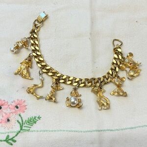 Vintage Chunky Gold Tone Dangle Charm Bracelet Faux Pearl Mouse Rabbit Animals